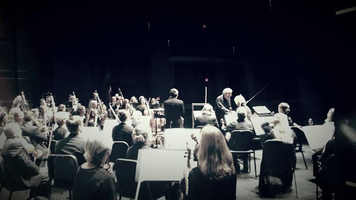 Leon Fleisher on stage, shaking hands with the ASO concert master
